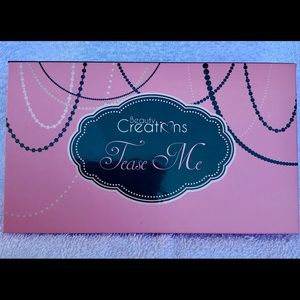 Beauty Creations eye shadow palette